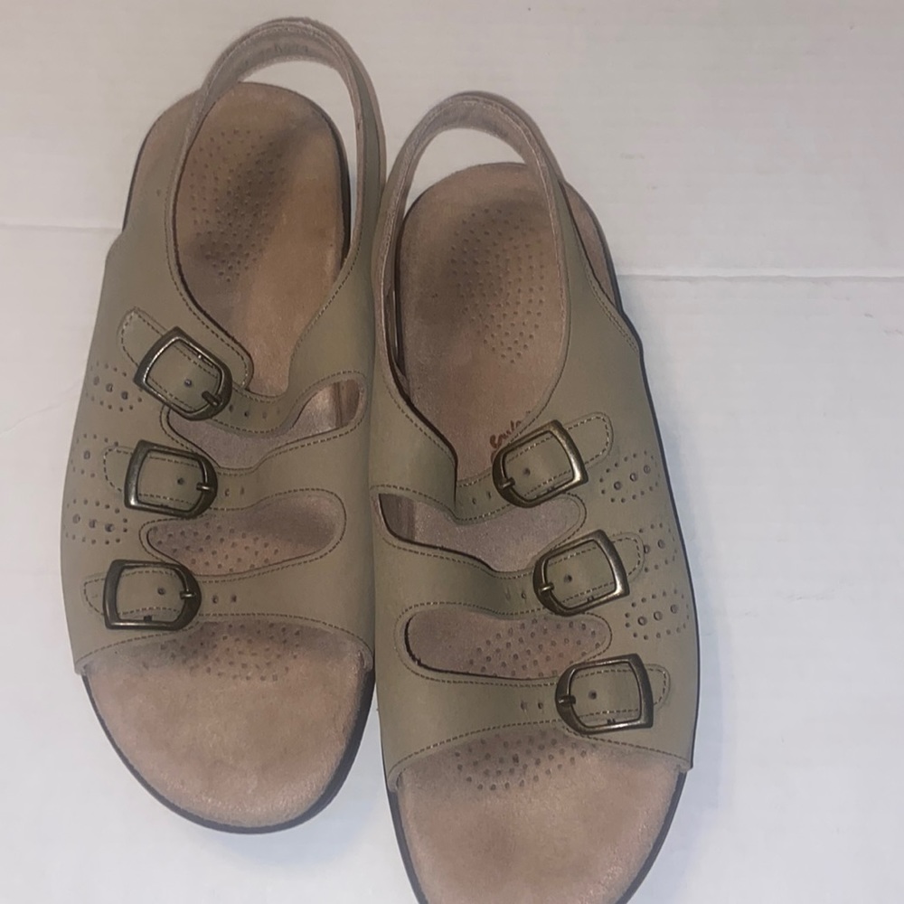 SAS Trio II taupe colored sandals size 7 1/2 M with original box.